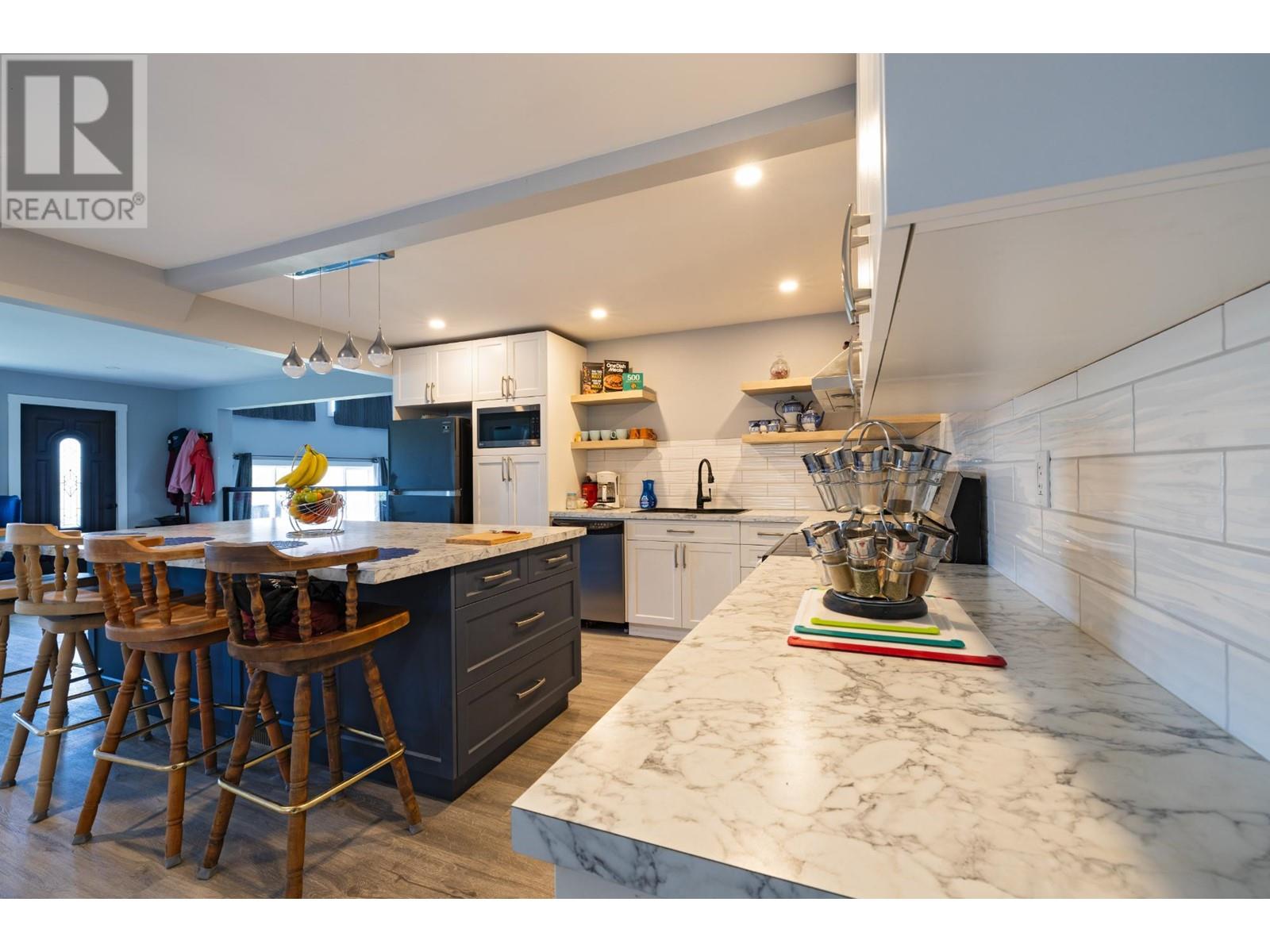 209 Thrupp Street, Kamloops, British Columbia  V2B 4B5 - Photo 7 - 180612