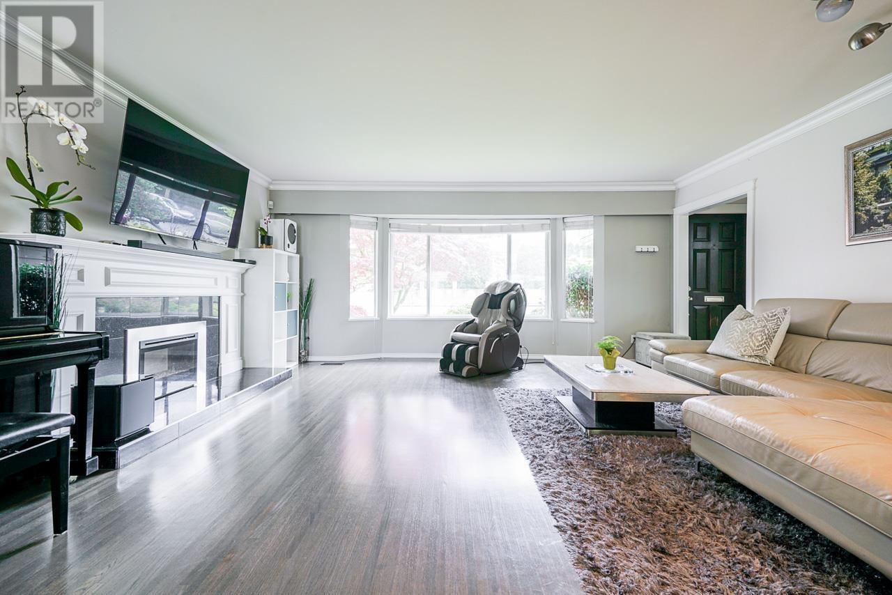 Property at 6025 DICKENS STREET image 4