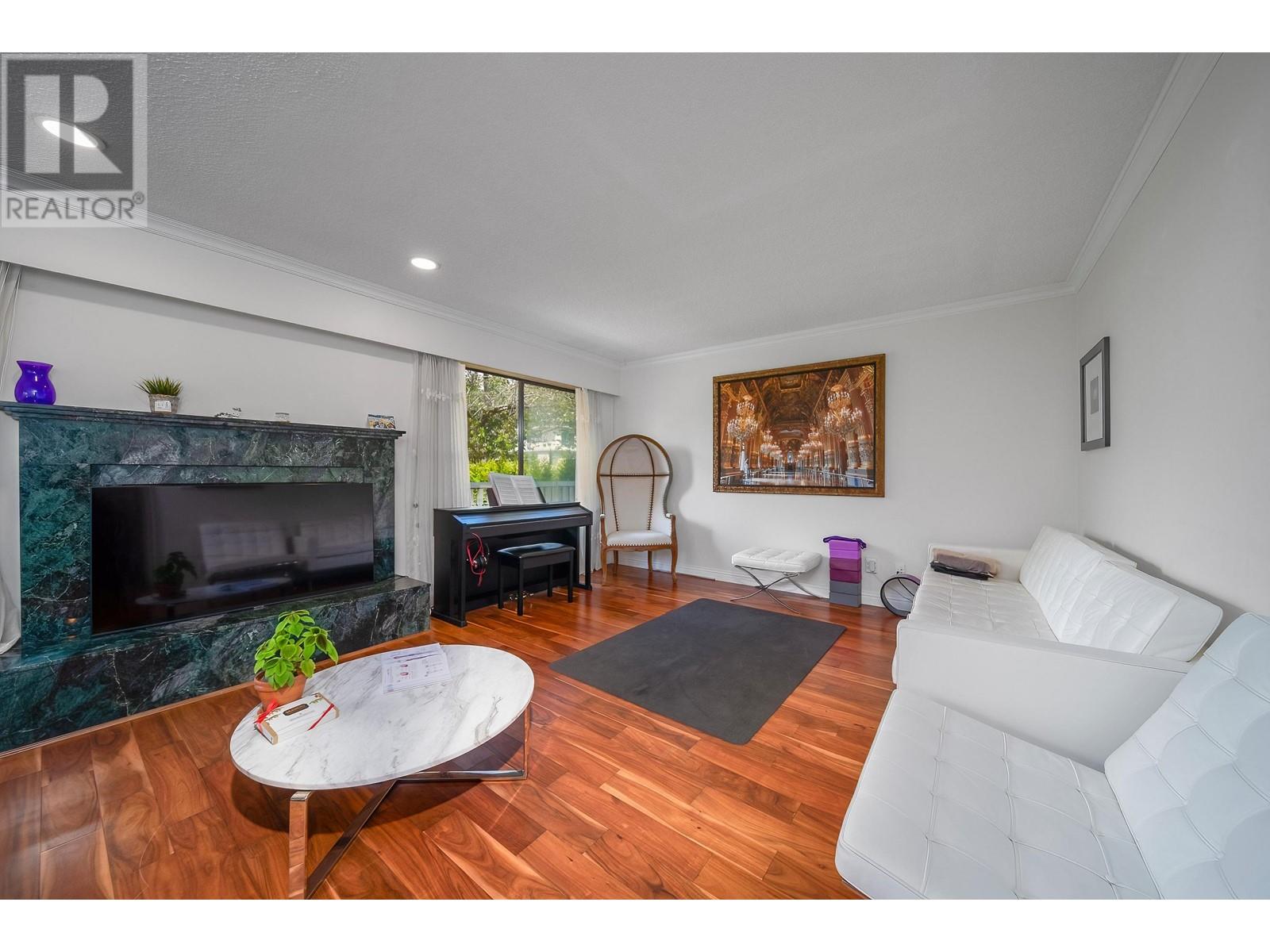 7520 Montcalm Street, Vancouver, British Columbia  V6P 4N8 - Photo 3 - R2886938