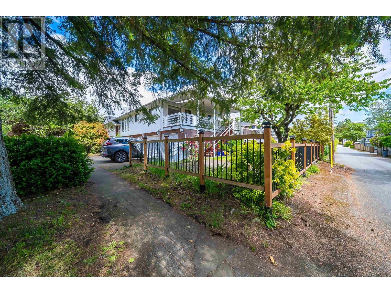 7520 Montcalm Street, Vancouver, British Columbia  V6P 4N8 - Photo 9 - R2886938