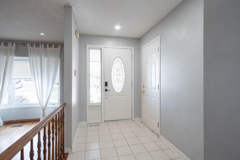 84 Alconbury Drive, Hamilton, Ontario  L8W 3G9 - Photo 3 - H4205219