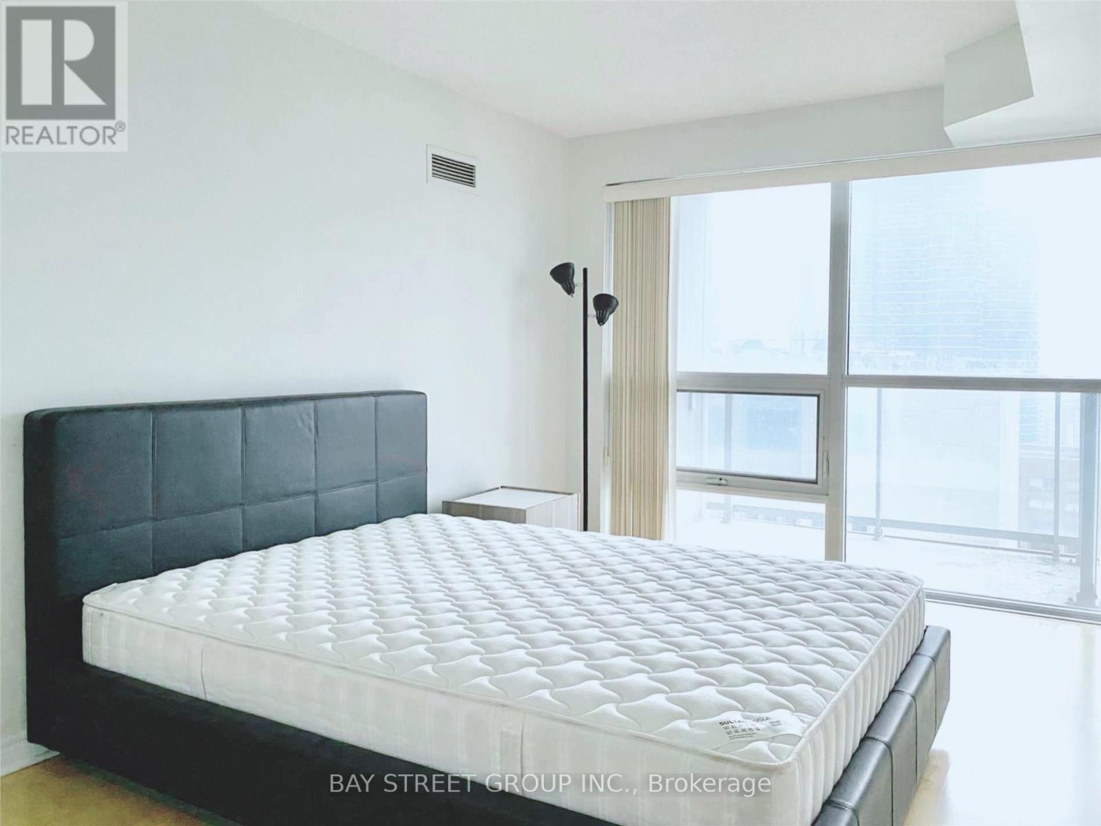 2104 - 763 Bay Street, Toronto, Ontario  M5G 2R3 - Photo 6 - C9284160