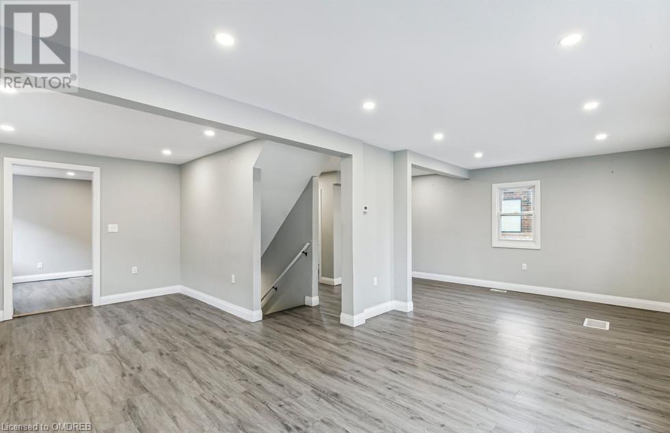 131 Bell Avenue, Hamilton, Ontario  L8K 3E5 - Photo 3 - 40639692