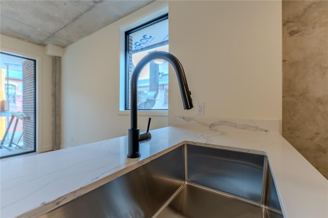 11 Robert Street, Unit #402, Hamilton, Ontario  L8L 2N8 - Photo 5 - H4205204