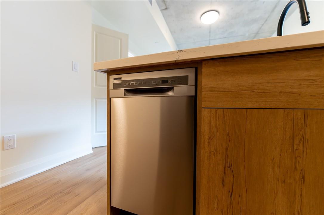 11 Robert Street, Unit #402, Hamilton, Ontario  L8L 2N8 - Photo 7 - H4205204