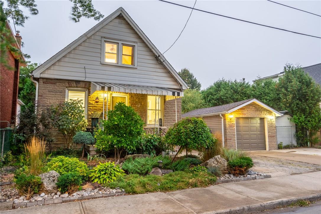 28 East 27th Street, Hamilton, Ontario  L8V 3E7 - Photo 1 - H4205261