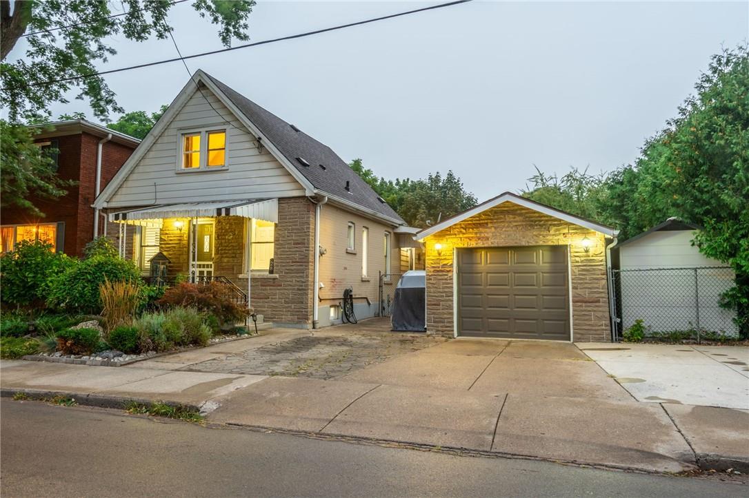 28 East 27th Street, Hamilton, Ontario  L8V 3E7 - Photo 3 - H4205261