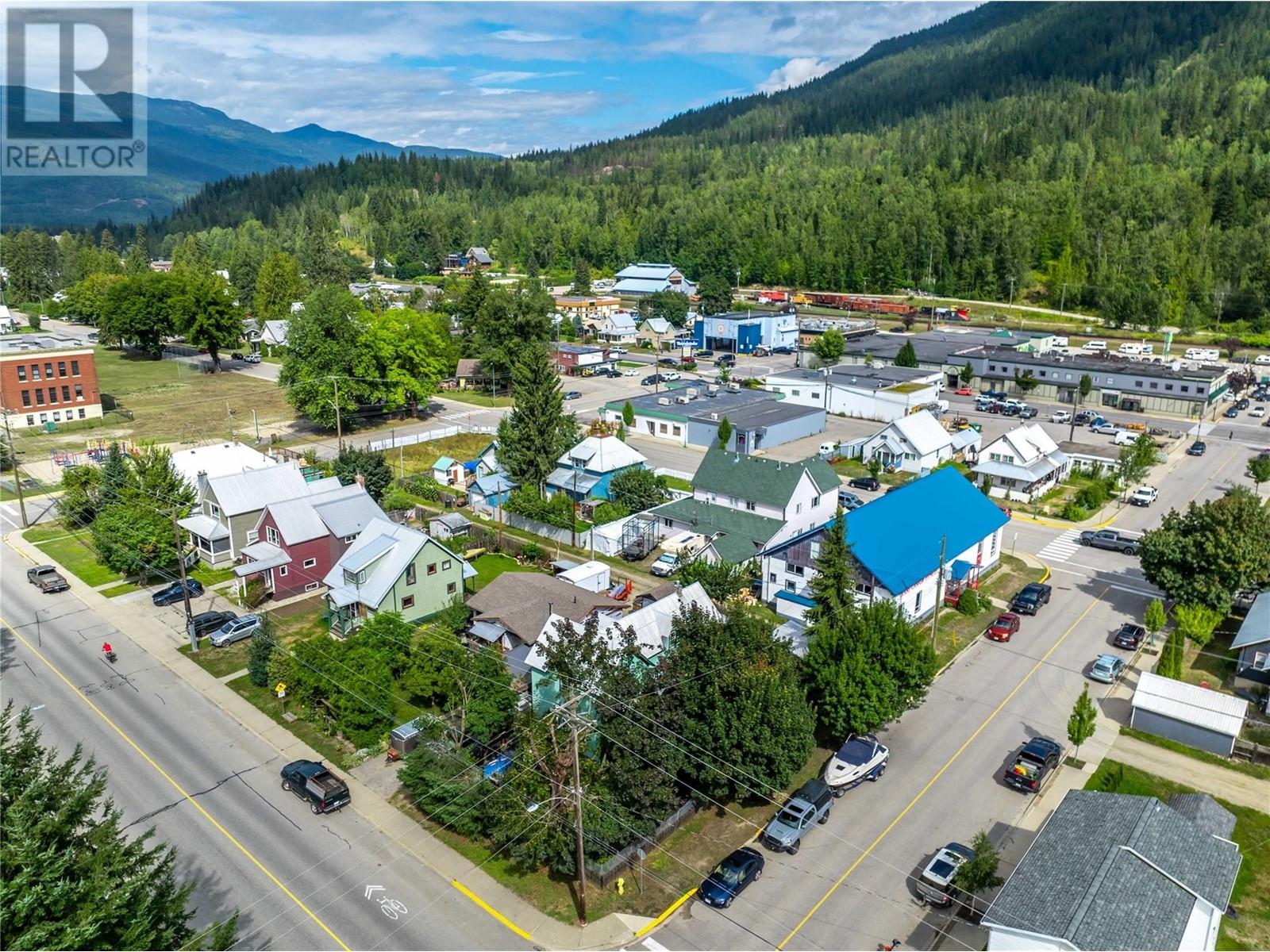 305 Rokeby Avenue Revelstoke