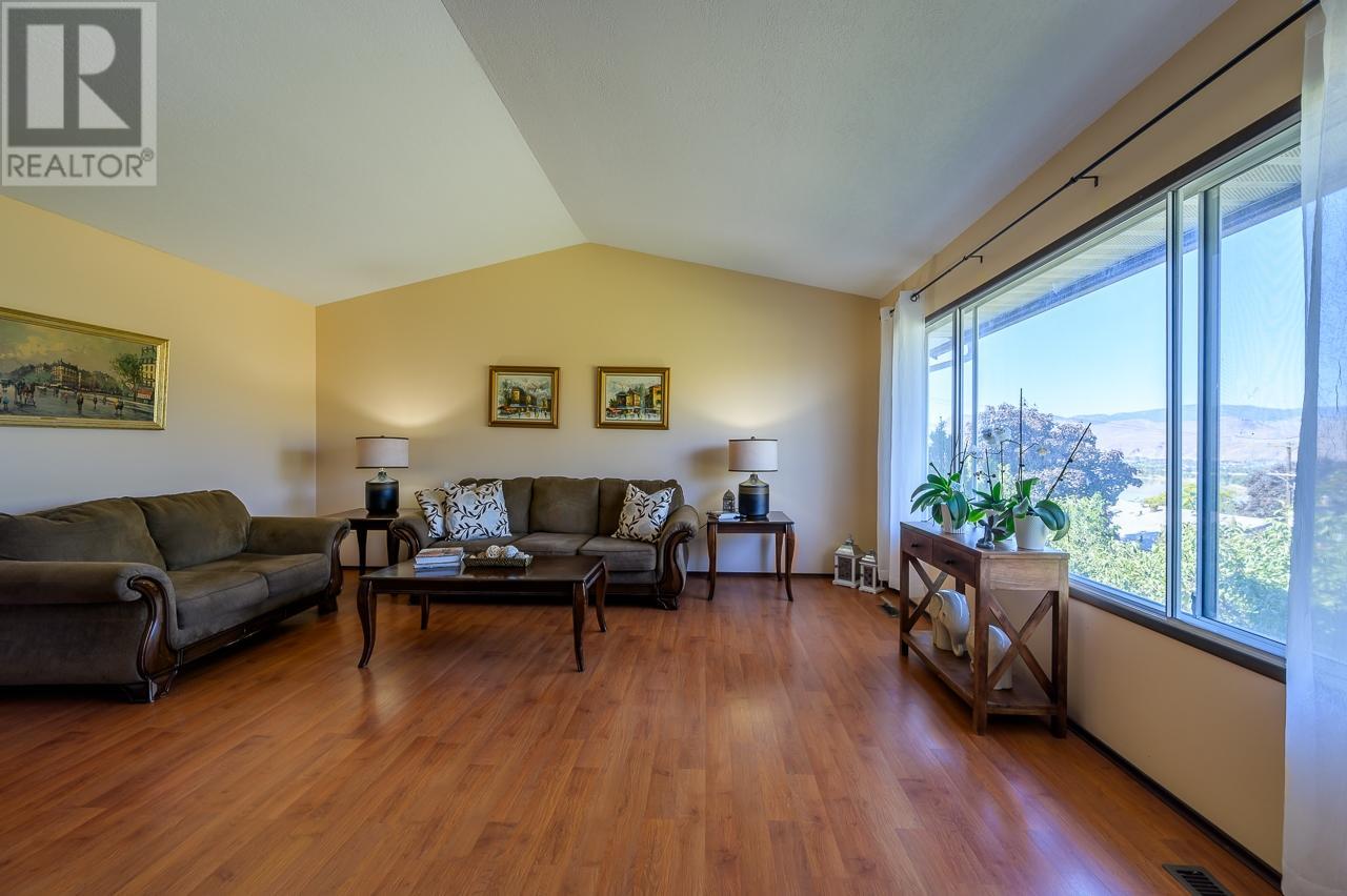 670 Arbutus Street, Kamloops, British Columbia  V2C 5W5 - Photo 2 - 180630