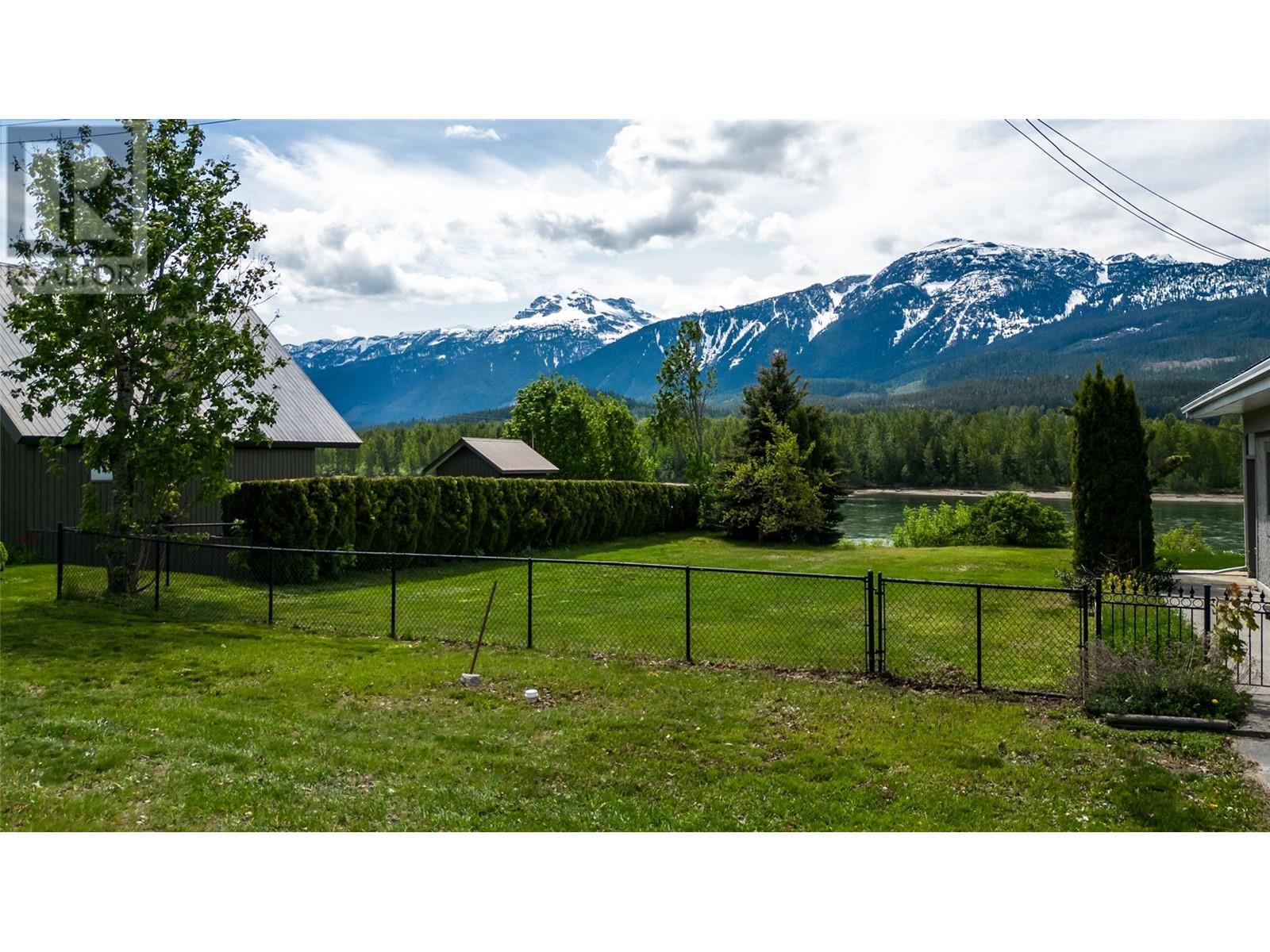 1311 Front Street, Revelstoke, British Columbia  V0E 2S0 - Photo 6 - 10323074