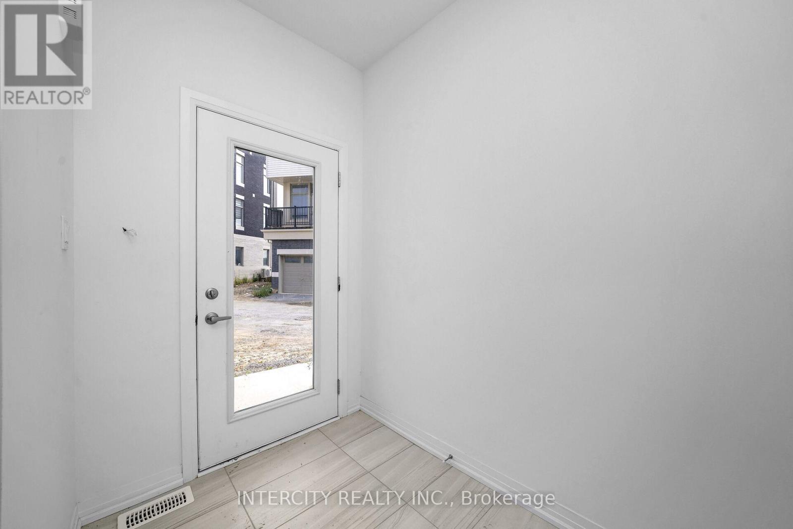 65 - 7 Albert Firman Lane S, Markham (Cachet), Ontario  L6C 3B5 - Photo 6 - N9238964