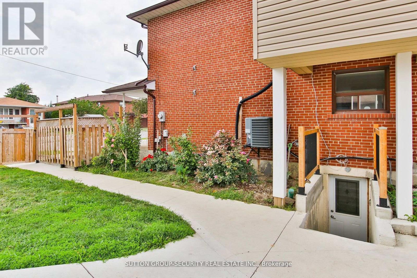 102 Paradelle Crescent, Toronto (Glenfield-Jane Heights), Ontario  M3N 1E4 - Photo 40 - W9284882