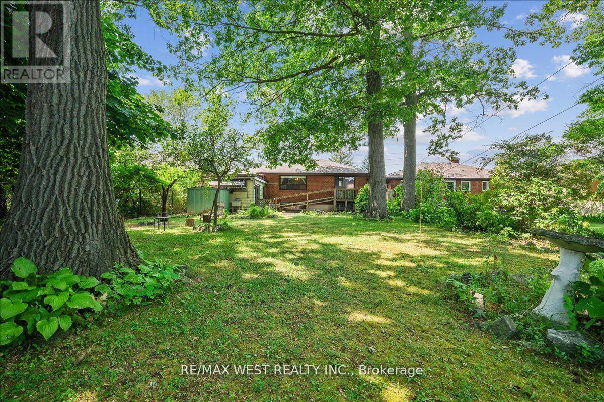 3027 Weston Road, Toronto, Ontario  M9M 2T1 - Photo 15 - W9285151