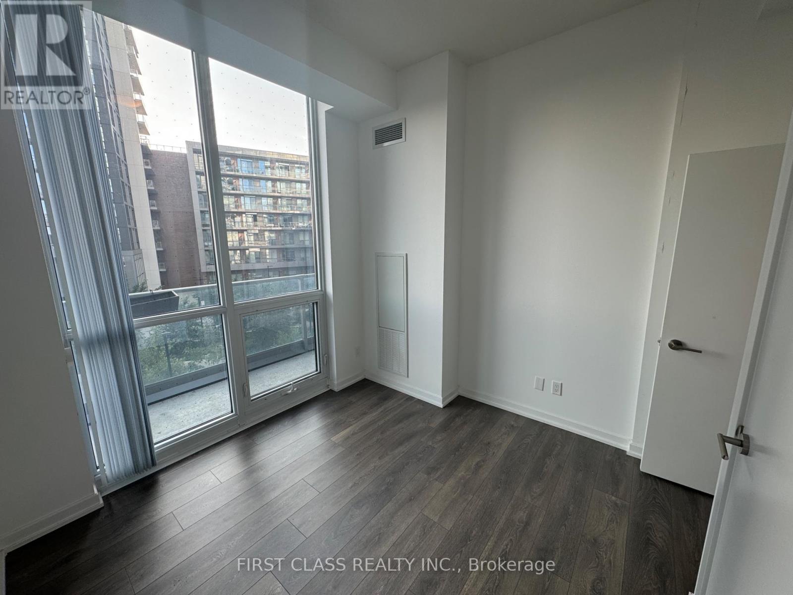 302 - 32 Forest Manor Road, Toronto (Henry Farm), Ontario  M2J 0H2 - Photo 7 - C9285418