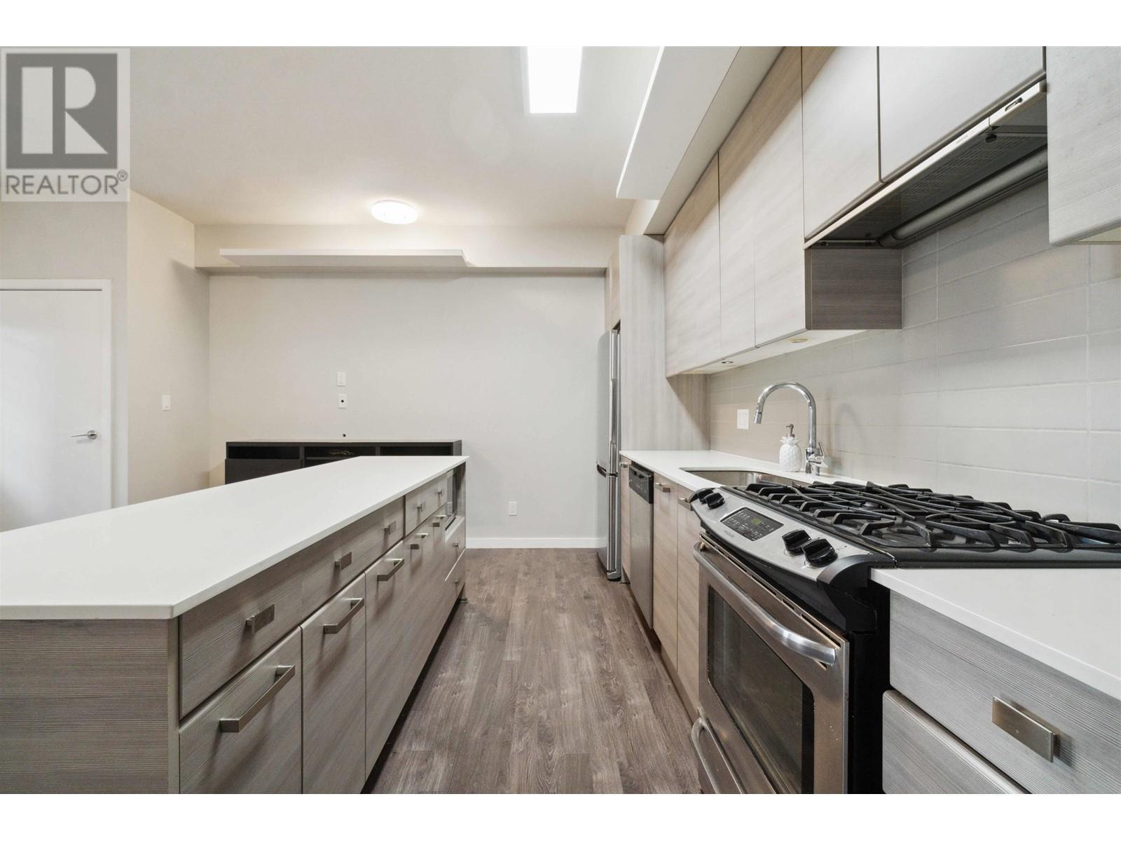 Listing Picture 9 of 11 : 8 6965 HASTINGS STREET, Burnaby / 本拿比 - 魯藝地產 Yvonne Lu Group - MLS Medallion Club Member