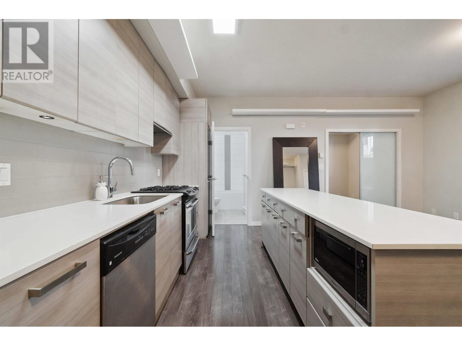 Listing Picture 10 of 11 : 8 6965 HASTINGS STREET, Burnaby / 本拿比 - 魯藝地產 Yvonne Lu Group - MLS Medallion Club Member