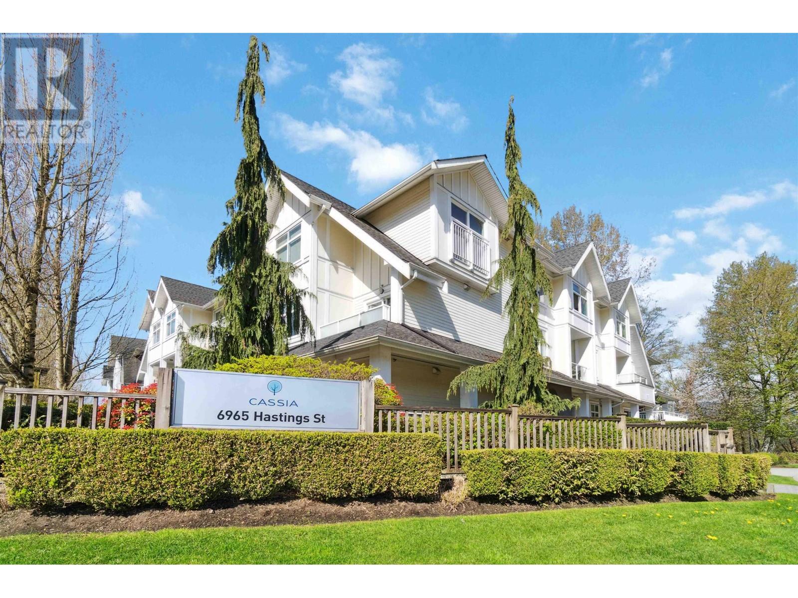 Listing Picture 2 of 11 : 8 6965 HASTINGS STREET, Burnaby / 本拿比 - 魯藝地產 Yvonne Lu Group - MLS Medallion Club Member