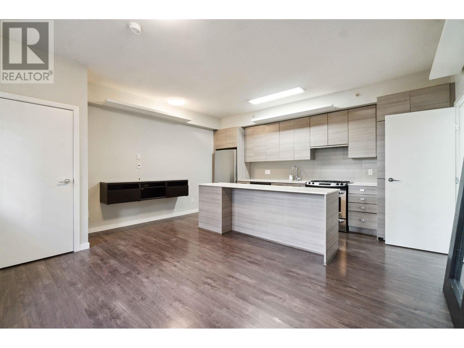 Listing Picture 5 of 11 : 8 6965 HASTINGS STREET, Burnaby / 本拿比 - 魯藝地產 Yvonne Lu Group - MLS Medallion Club Member