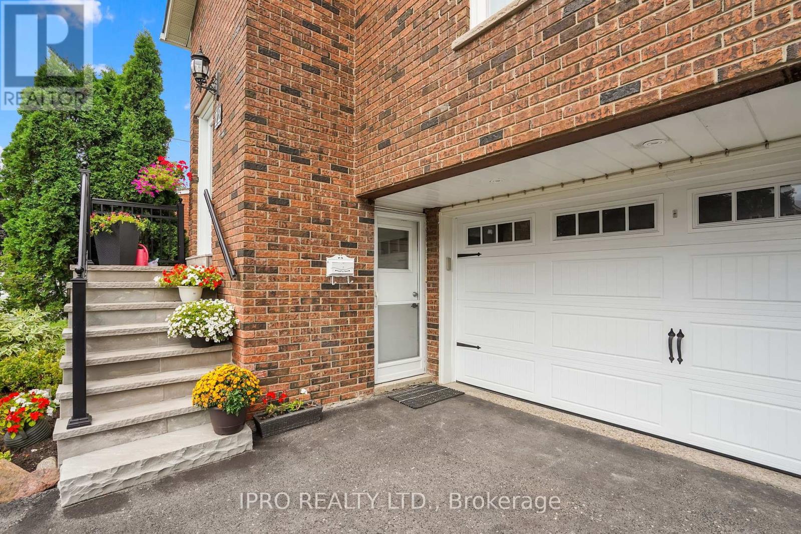 22 Hoover Drive, Markham (Aileen-Willowbrook), Ontario  L3T 5M7 - Photo 2 - N9293359