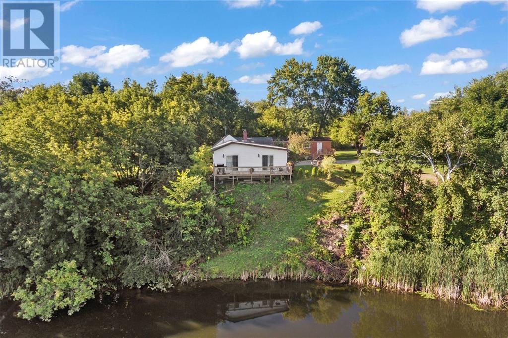 215 June Street, Renfrew, Ontario  K7V 2K2 - Photo 3 - 1409543
