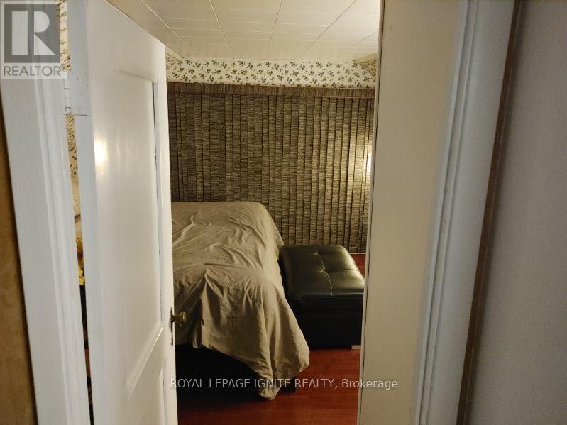 Property at 87 NINTH STREET W image 4