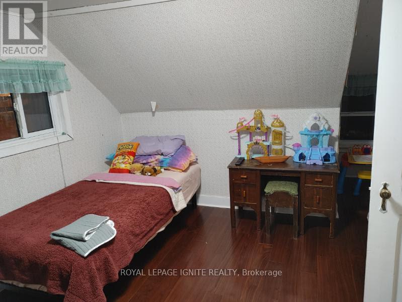 Property at 87 NINTH STREET W image 5