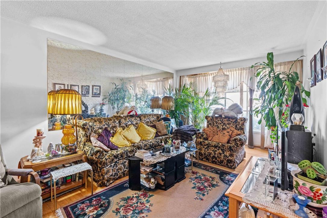 2126 Pashak Court, Mississauga, Ontario  L5A 1H7 - Photo 5 - H4205218