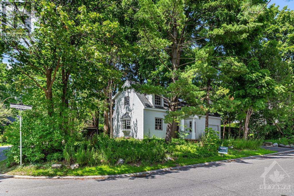 181 Maple Lane, Ottawa, Ontario K1M 1G6 - Photo 2 - X9519597