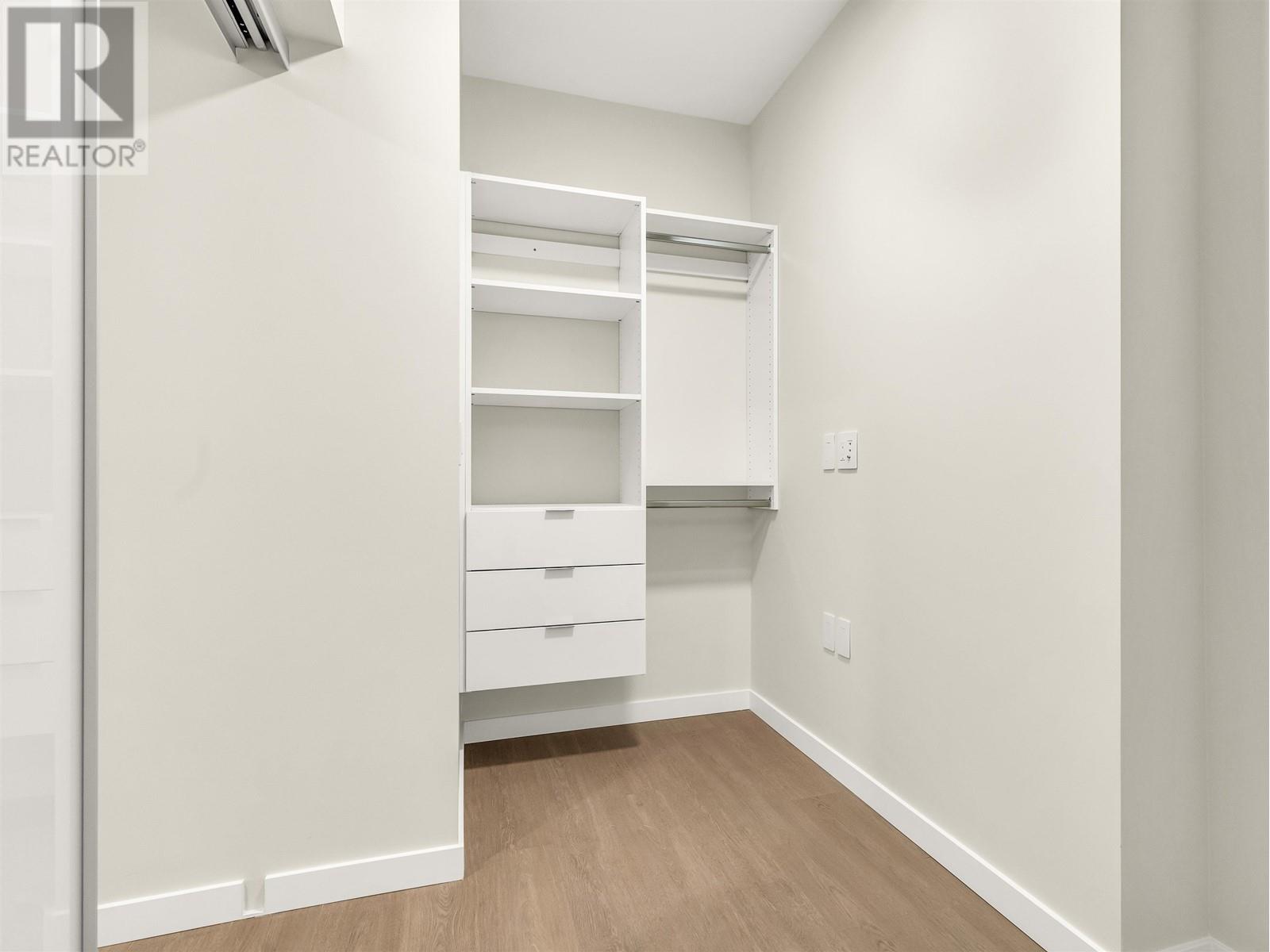 Listing Picture 17 of 31 : 4709 2186 GILMORE AVENUE, Burnaby / 本拿比 - 魯藝地產 Yvonne Lu Group - MLS Medallion Club Member