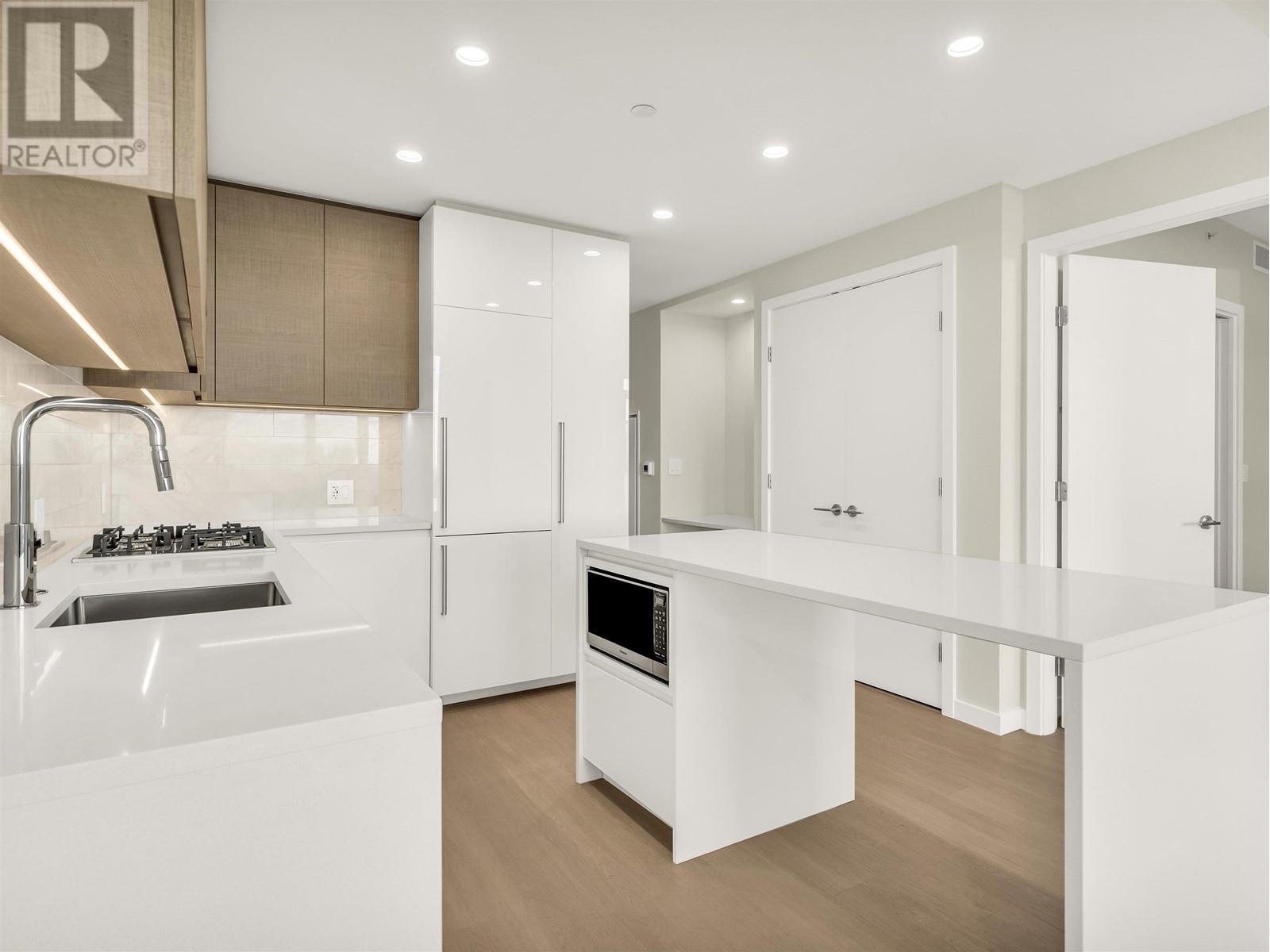 Listing Picture 11 of 31 : 4709 2186 GILMORE AVENUE, Burnaby / 本拿比 - 魯藝地產 Yvonne Lu Group - MLS Medallion Club Member