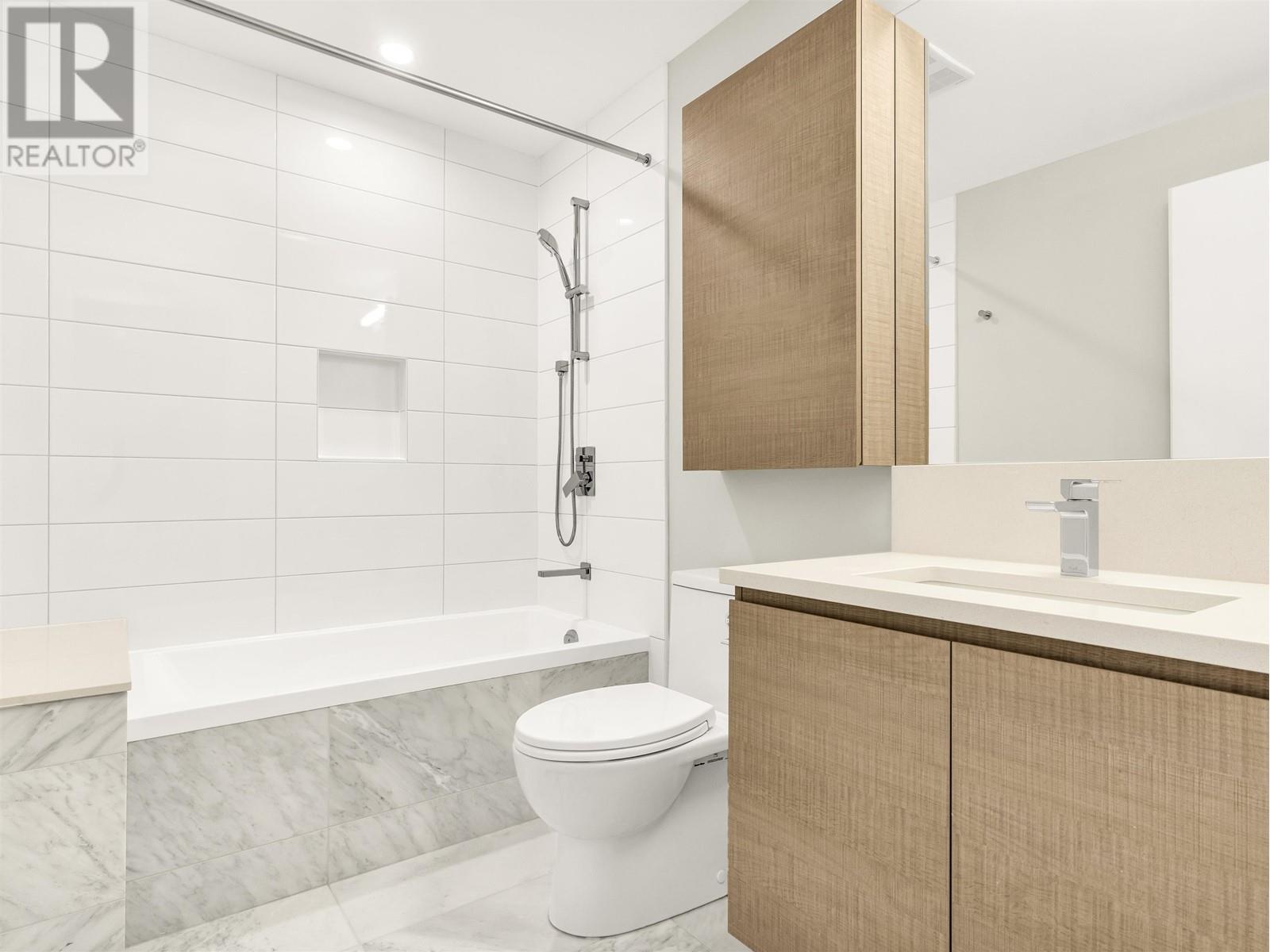 Listing Picture 30 of 31 : 4709 2186 GILMORE AVENUE, Burnaby / 本拿比 - 魯藝地產 Yvonne Lu Group - MLS Medallion Club Member