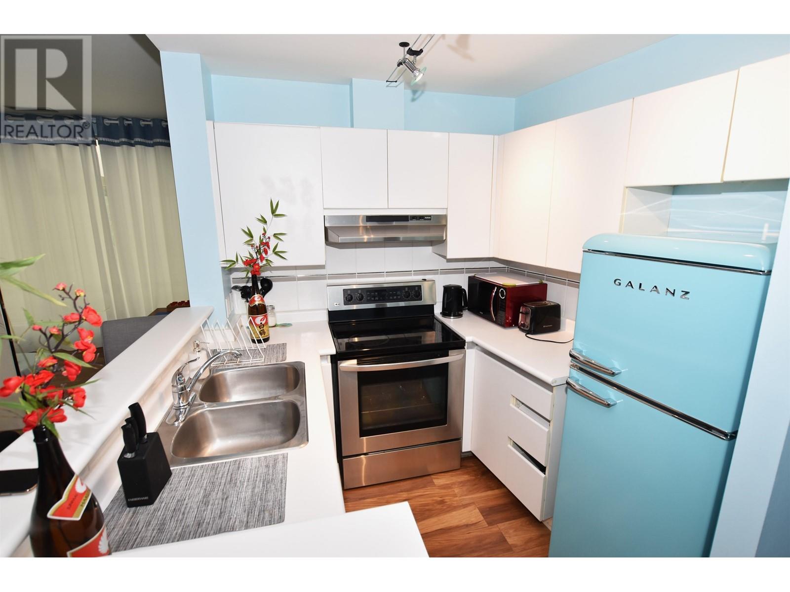 Listing Picture 9 of 12 : 614 989 NELSON STREET, Vancouver / 溫哥華 - 魯藝地產 Yvonne Lu Group - MLS Medallion Club Member