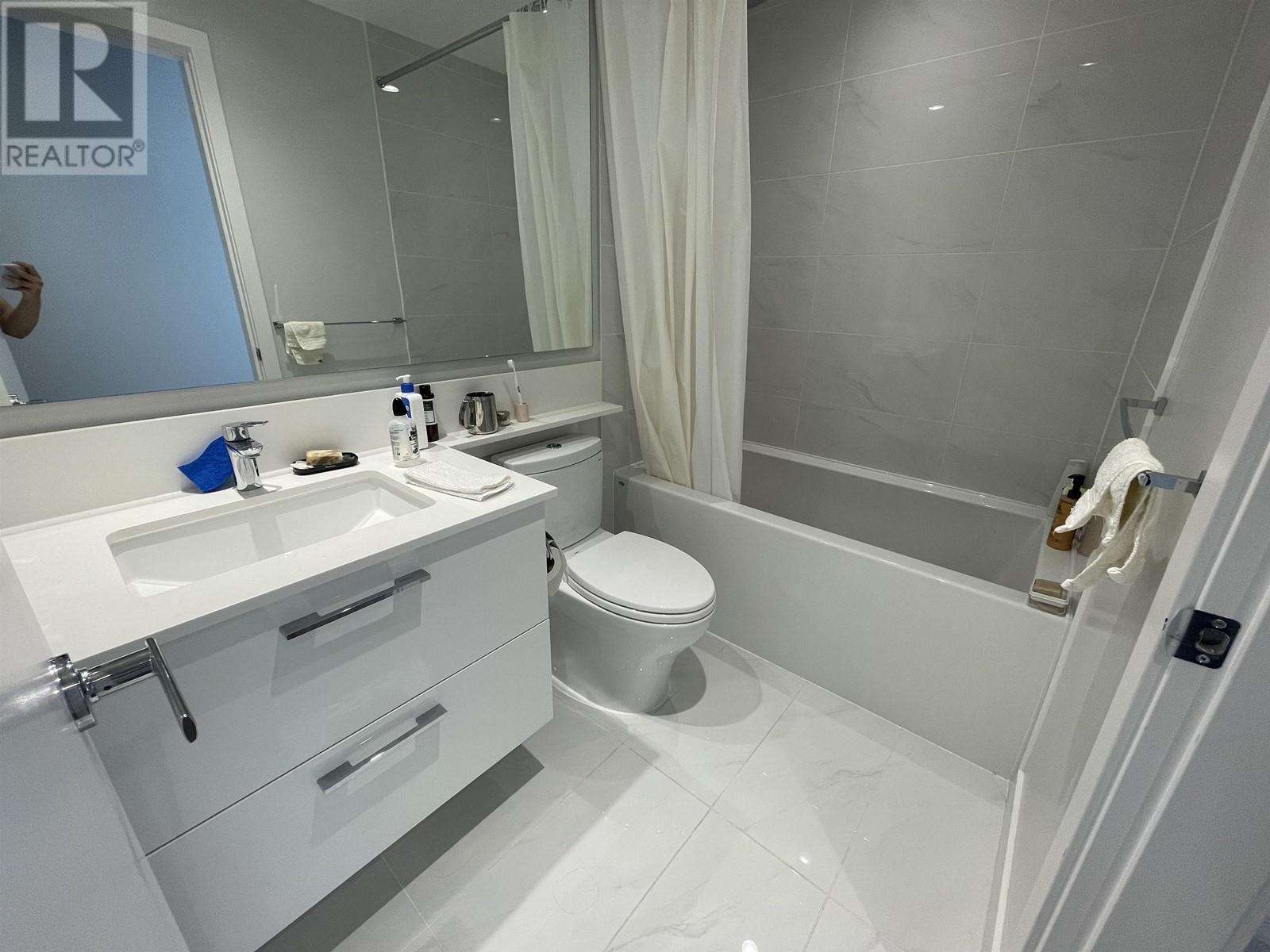 Listing Picture 15 of 25 : 708 5410 SHORTCUT ROAD, Vancouver / 溫哥華 - 魯藝地產 Yvonne Lu Group - MLS Medallion Club Member