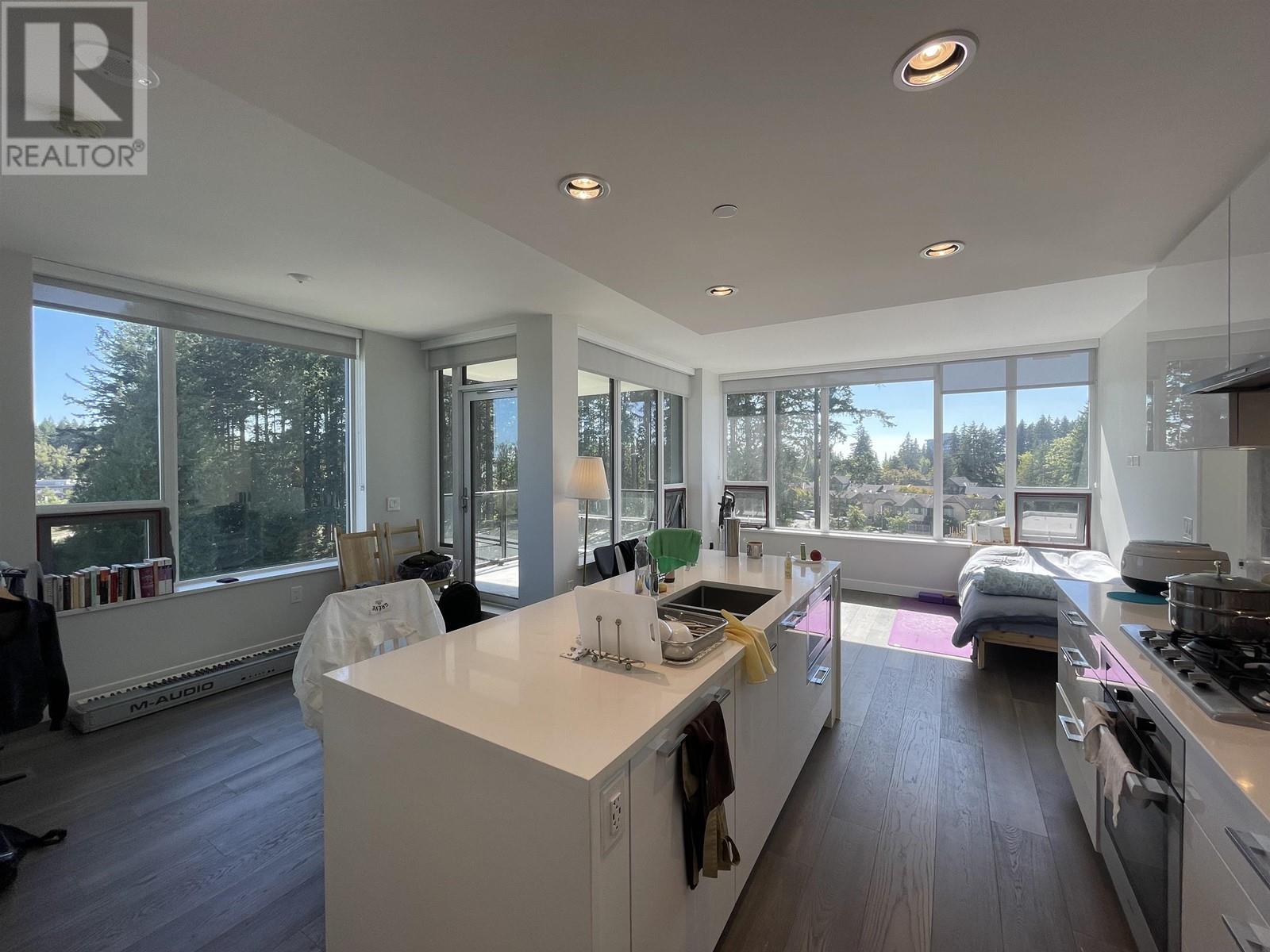 Listing Picture 2 of 25 : 708 5410 SHORTCUT ROAD, Vancouver / 溫哥華 - 魯藝地產 Yvonne Lu Group - MLS Medallion Club Member