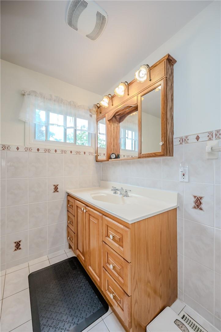 163 Briarwood Avenue, Toronto, Ontario  M9W 6C9 - Photo 24 - H4205328