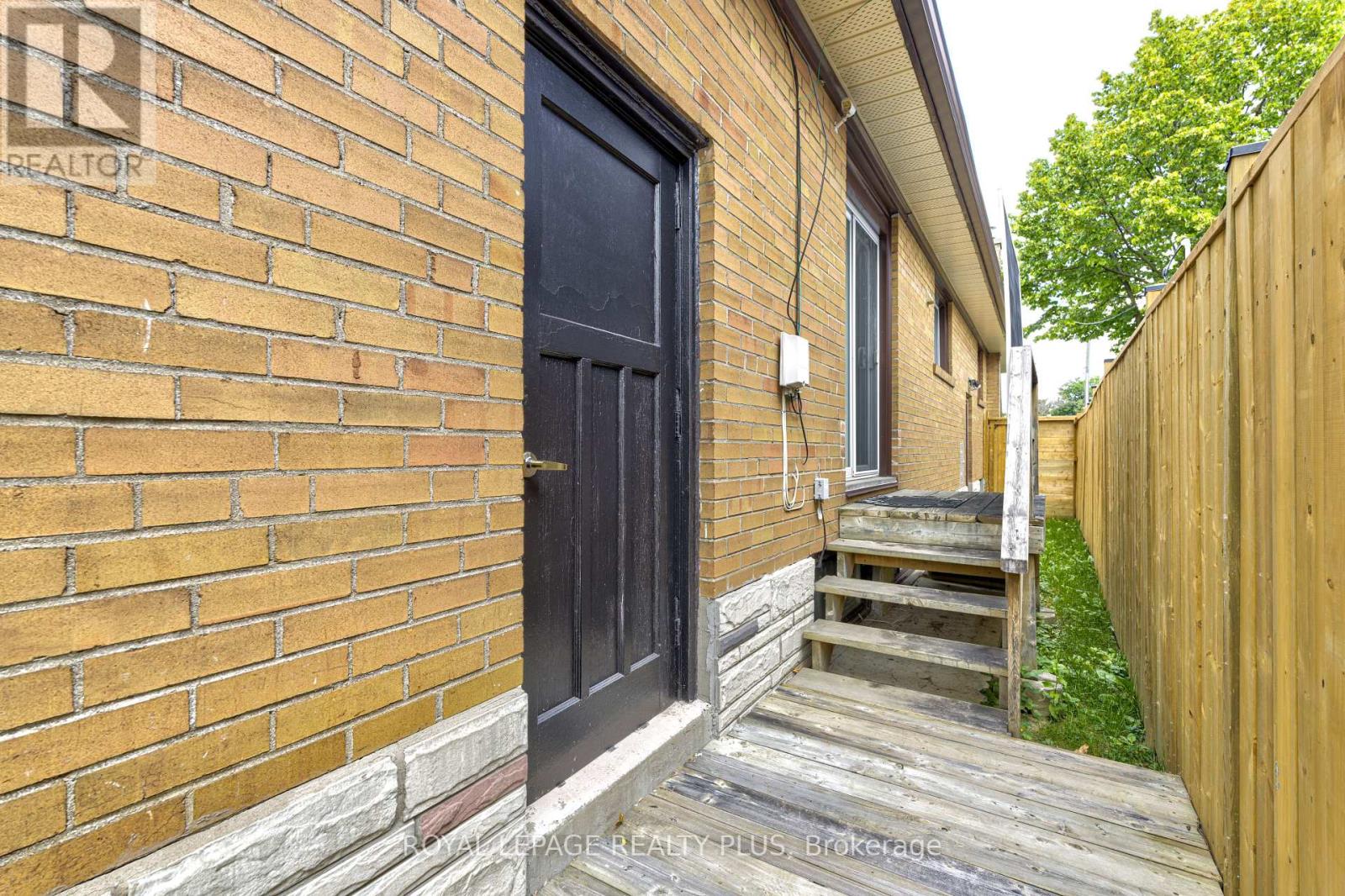 64 Stevenharris Drive, Toronto (Markland Wood), Ontario  M9C 1V1 - Photo 19 - W9294370