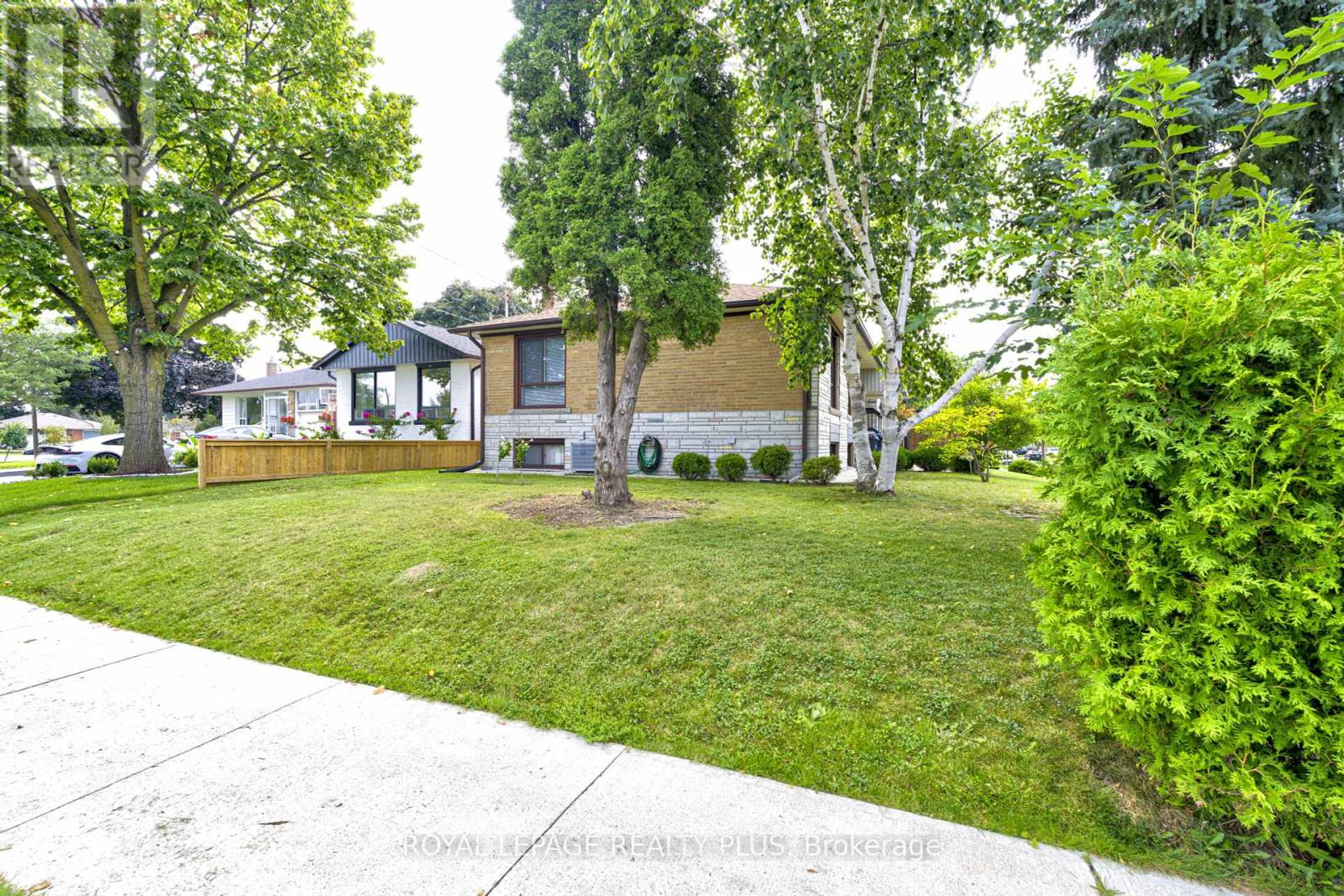 64 Stevenharris Drive, Toronto (Markland Wood), Ontario  M9C 1V1 - Photo 21 - W9294370