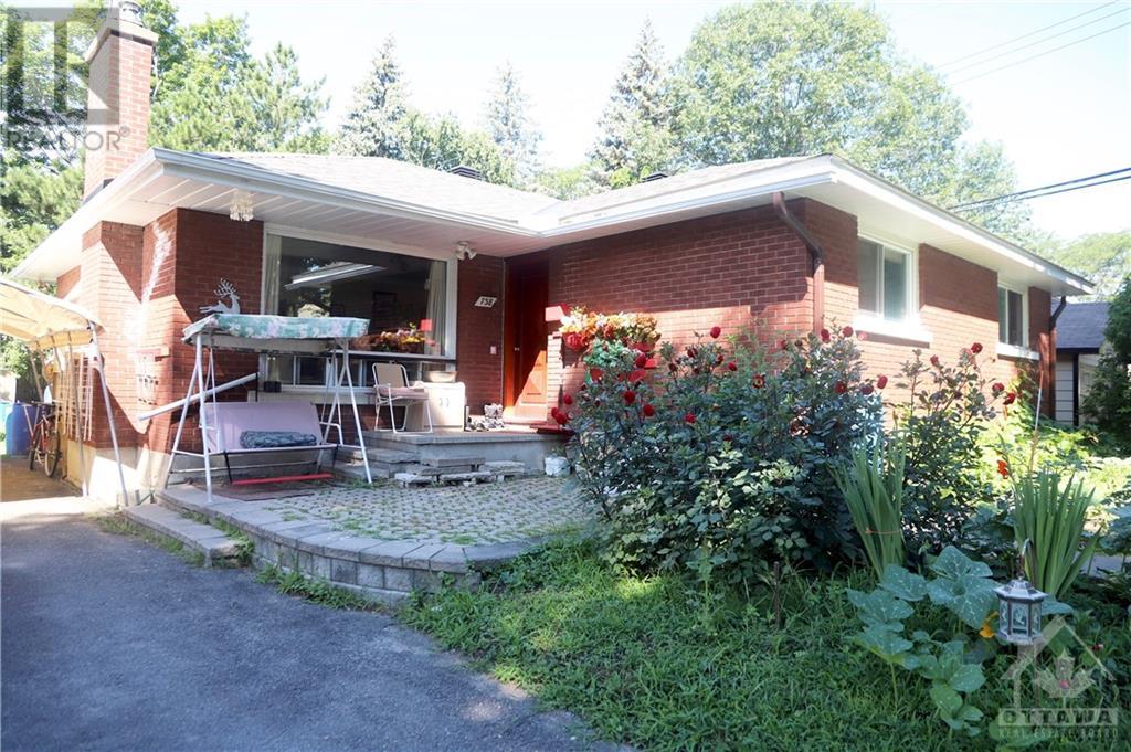738 Manitou Drive, Ottawa, Ontario  K2A 3C7 - Photo 3 - 1408897