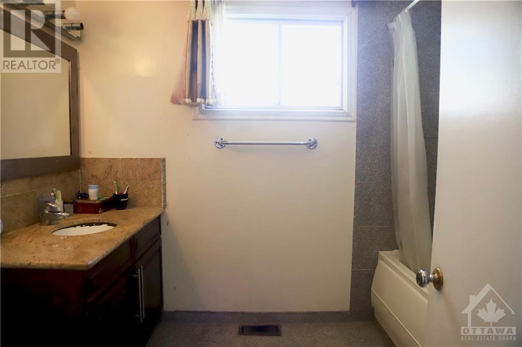 738 Manitou Drive, Ottawa, Ontario  K2A 3C7 - Photo 15 - 1408897
