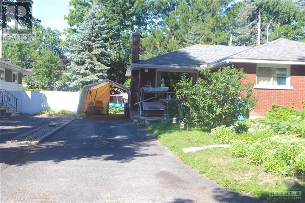 738 Manitou Drive, Ottawa, Ontario  K2A 3C7 - Photo 2 - 1408897