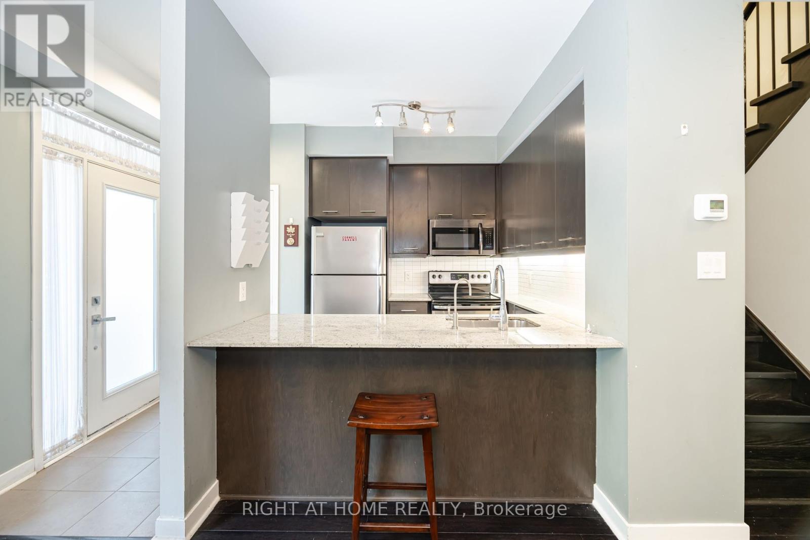 #6(106) - 370 Square One Drive, Mississauga (City Centre), Ontario  L5B 0E6 - Photo 6 - W9272324