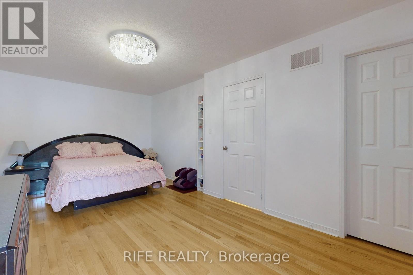 32 Odoardo Disanto Circle, Toronto (Downsview-Roding-Cfb), Ontario  M3L 0E7 - Photo 21 - W9294597