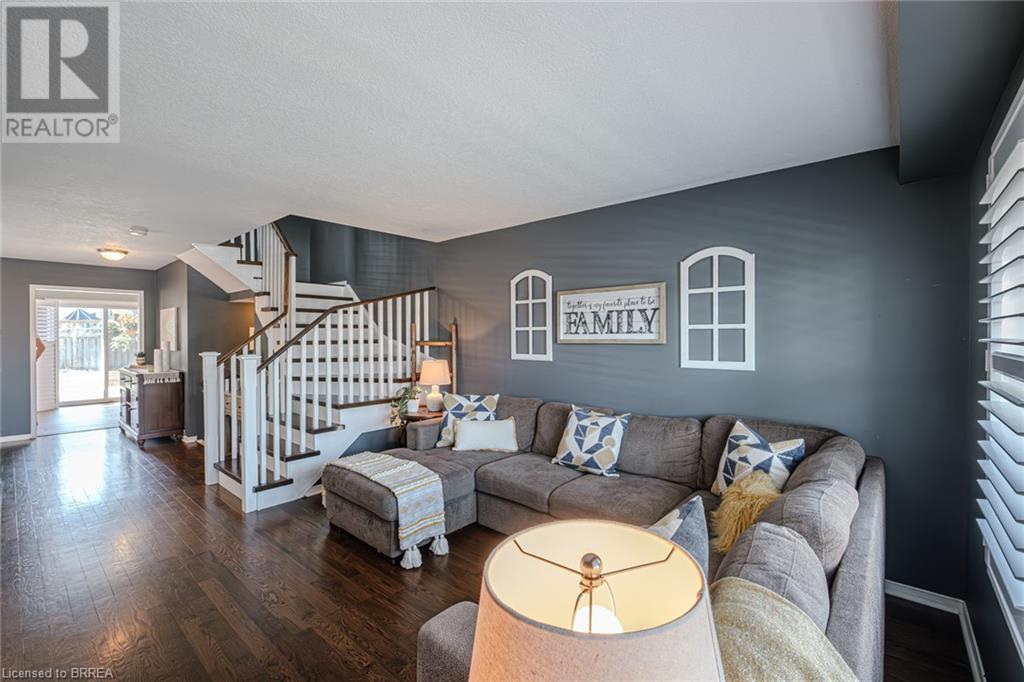 32 Avedisian Street, Brantford, Ontario  N3T 0B6 - Photo 3 - 40630410