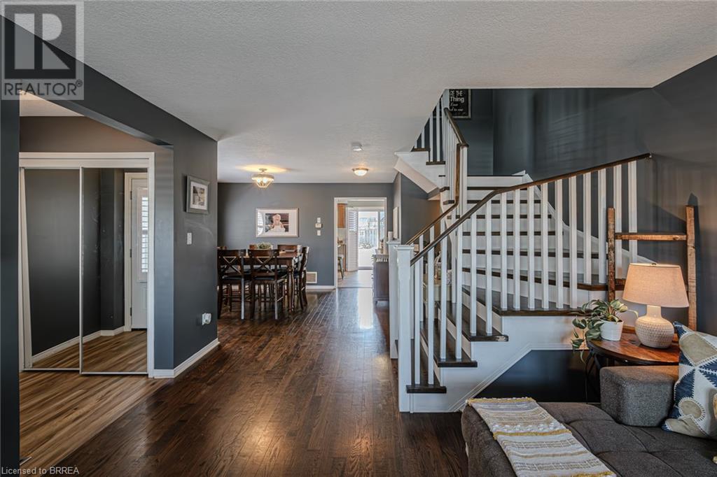 32 Avedisian Street, Brantford, Ontario  N3T 0B6 - Photo 4 - 40630410