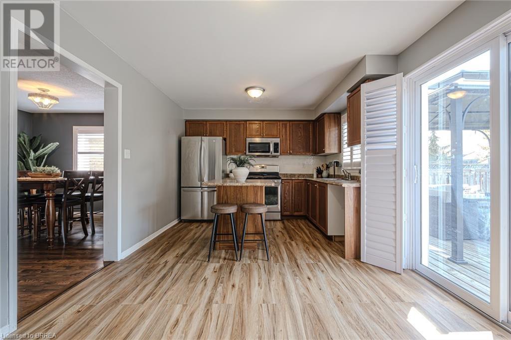 32 Avedisian Street, Brantford, Ontario  N3T 0B6 - Photo 8 - 40630410