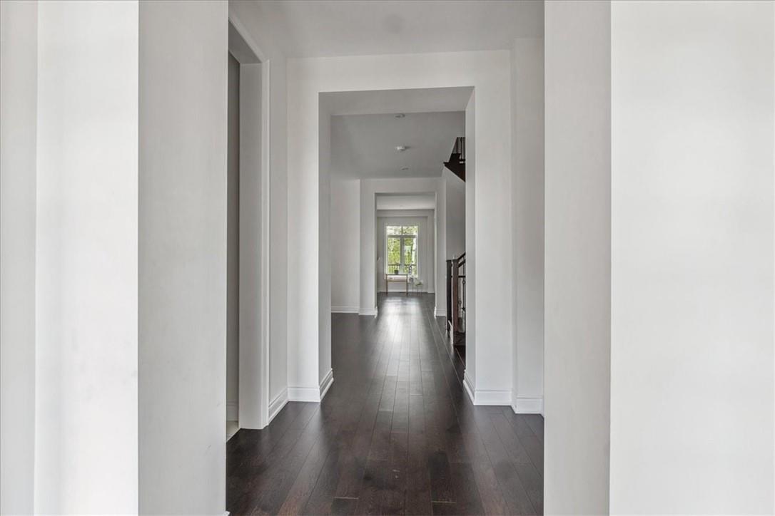 912 Forest Creek Court, Kitchener, Ontario  N2R 0M6 - Photo 3 - H4205294