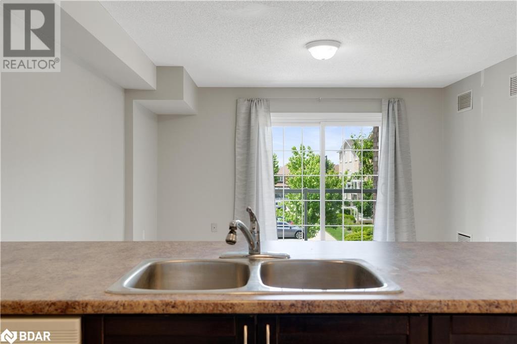 137 Sydenham Wells Unit# 15, Barrie, Ontario  L4M 0G7 - Photo 10 - 40639839