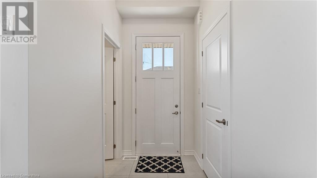 1 Molnar Crescent, Brantford, Ontario  N3T 0X3 - Photo 5 - 40640101