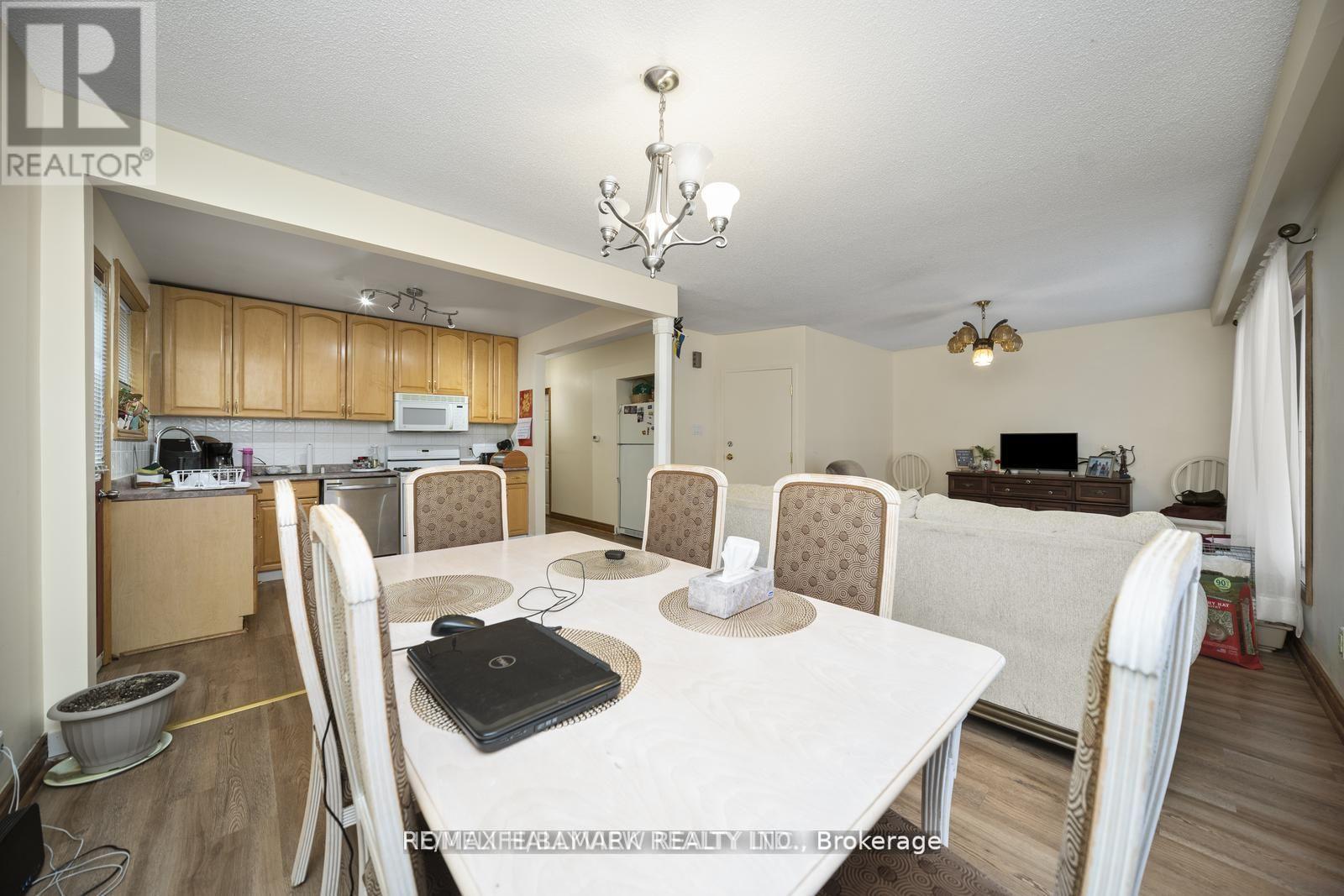 1 Huron Court, Aurora, Ontario  L4G 2X7 - Photo 6 - N9294839