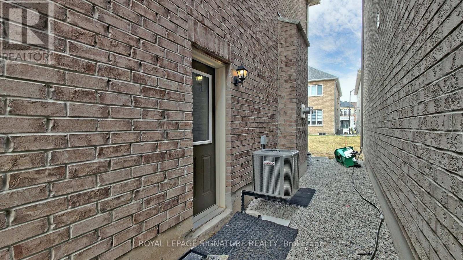 Bsmt - 138 Finegan Circle, Brampton (Northwest Brampton), Ontario  L7A 4Z9 - Photo 2 - W9294837